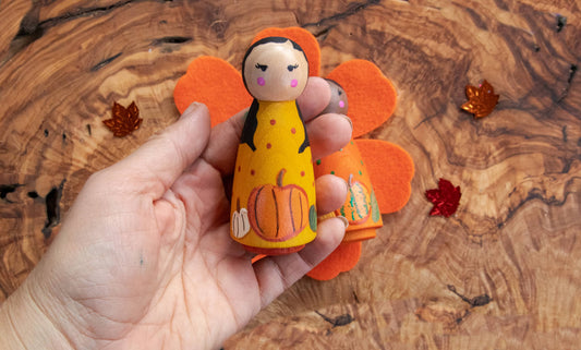 Peg dolls painted, waldorf peg dolls, peg dolls ideas, wooden peg dolls, dolls, etsy peg dolls, peg wooden dolls, open ended toys, Montessori open ended toys, minimalist toys, wooden open ended toys, open ended toys for 5 year olds, open ended toys for 3 year olds, best waldorf toys, waldorf toys for 3 year old, imaginative play toys, imaginative play toys for 5 year olds, wooden imaginative play toys, Montessori Toys, Fall sensory kit